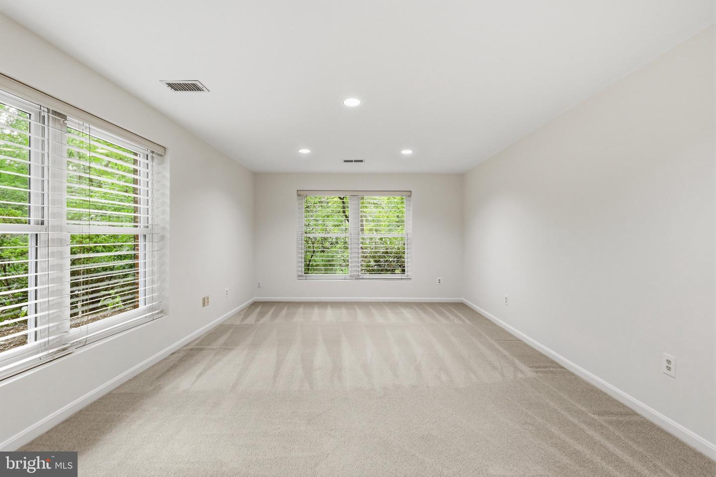 10811 Midsummer Dr Property Photo 26