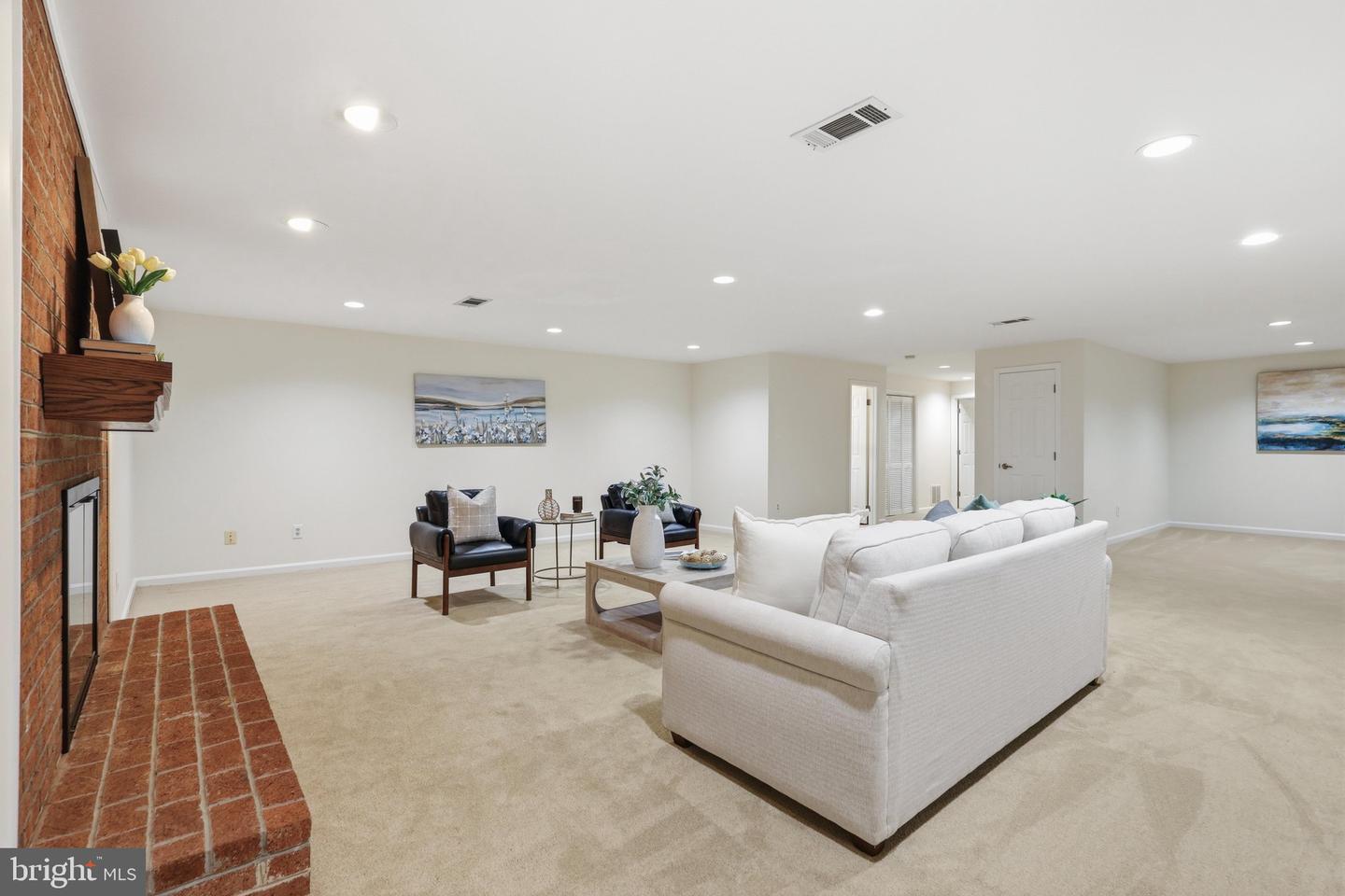 10811 Midsummer Dr Property Photo 28