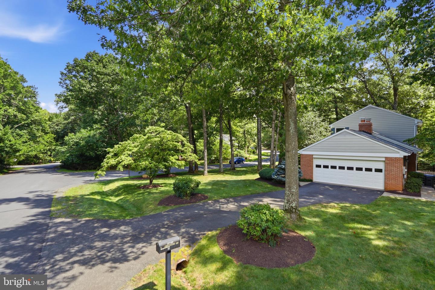 10811 Midsummer Dr Property Photo 36
