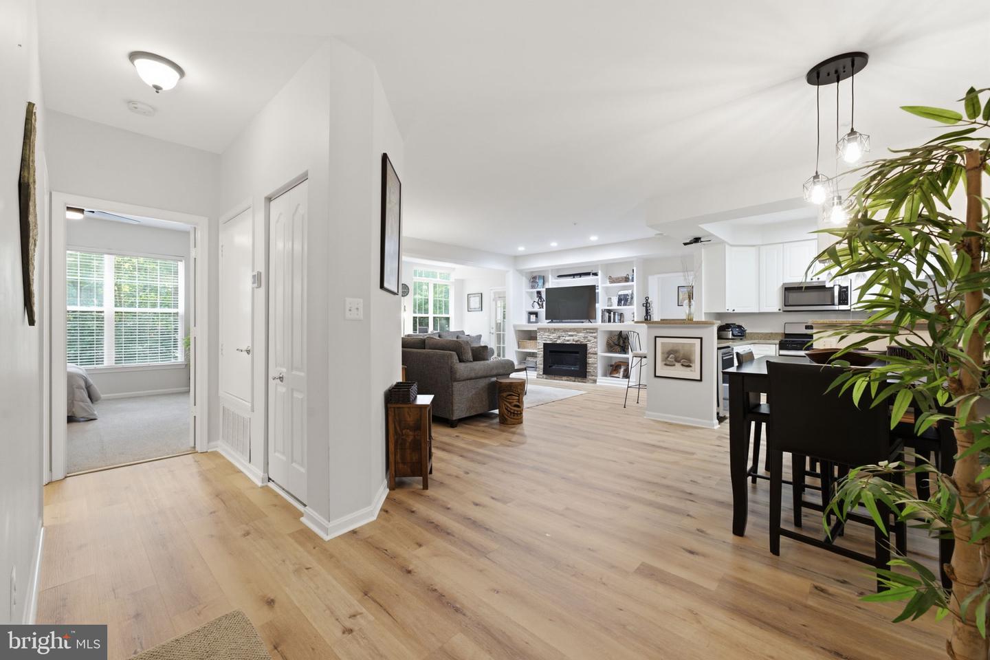7712 Haynes Point Way #b Property Photo 2