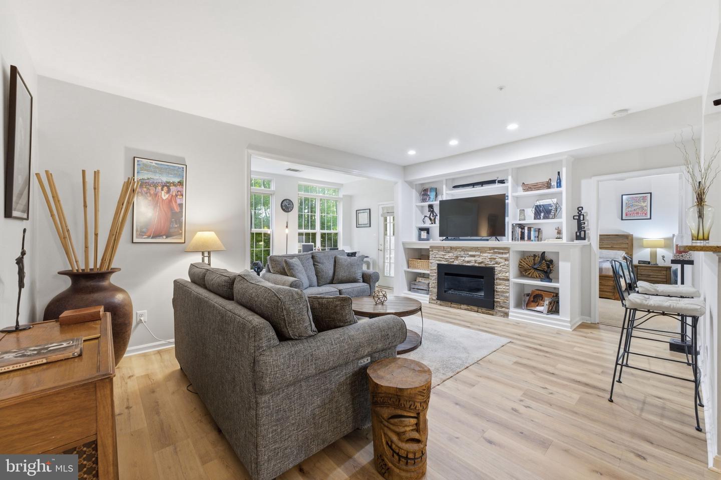 7712 Haynes Point Way #b Property Photo 3