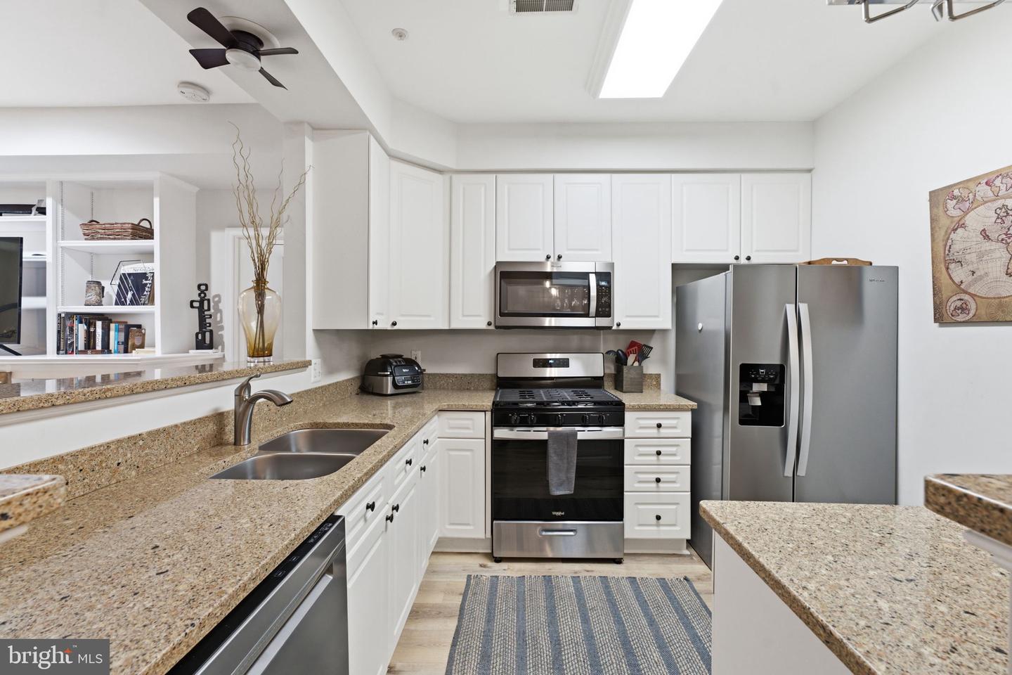 7712 Haynes Point Way #b Property Photo 13