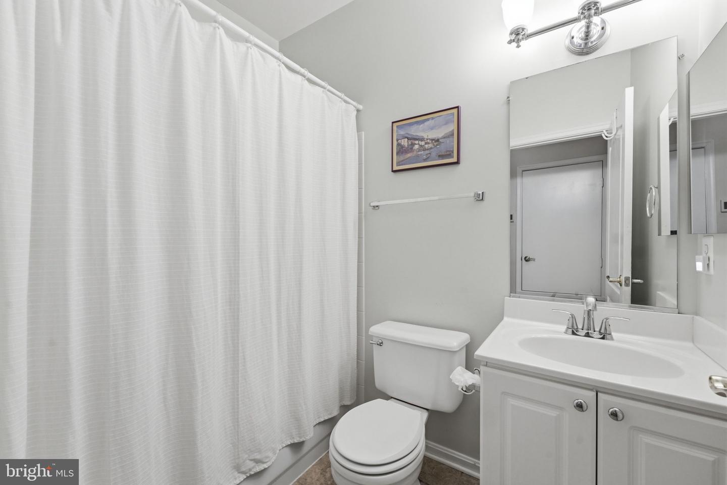 7712 Haynes Point Way #b Property Photo 16