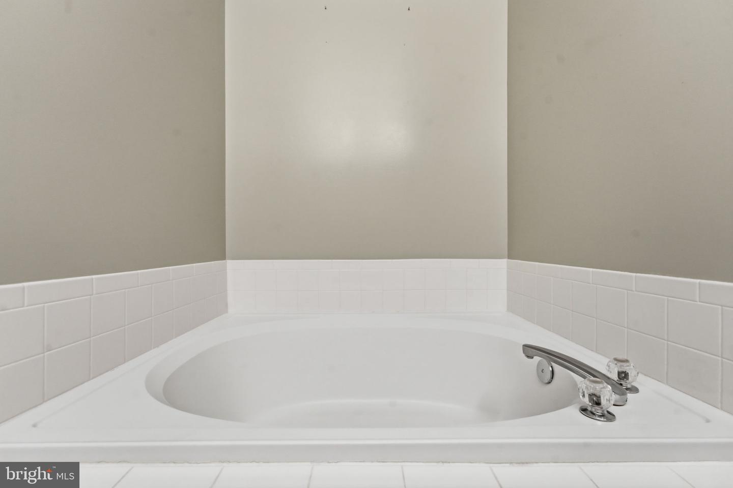 7712 Haynes Point Way #b Property Photo 24
