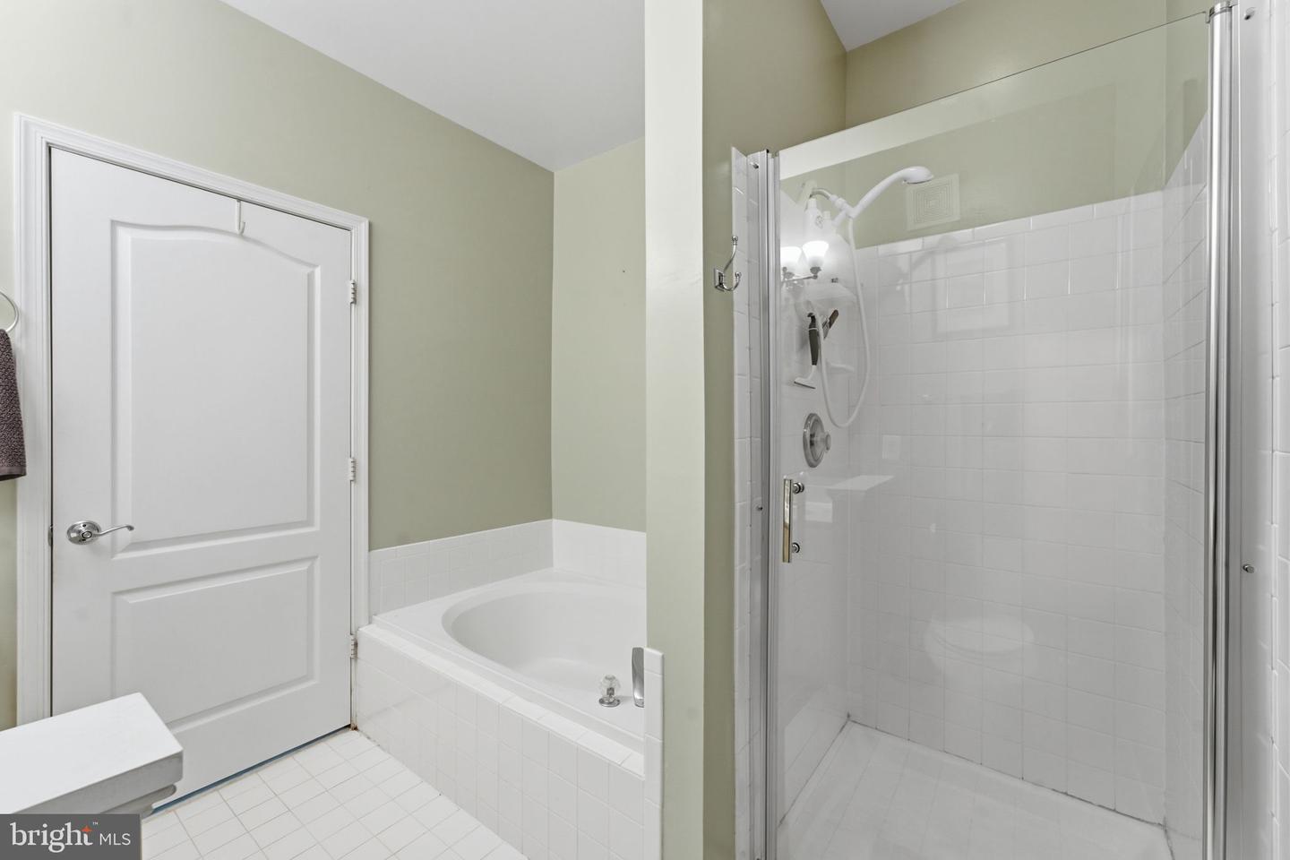 7712 Haynes Point Way #b Property Photo 25