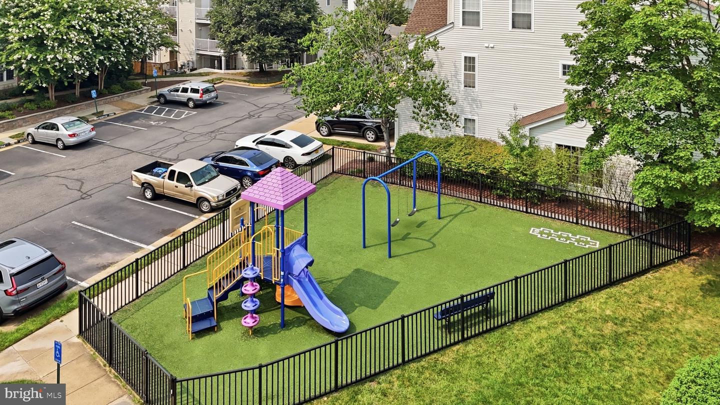 7712 Haynes Point Way #b Property Photo 33