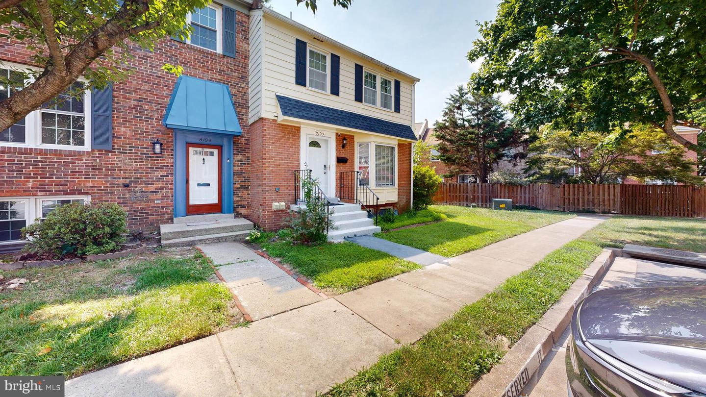 8105 KENOVA LN Property Photo 1