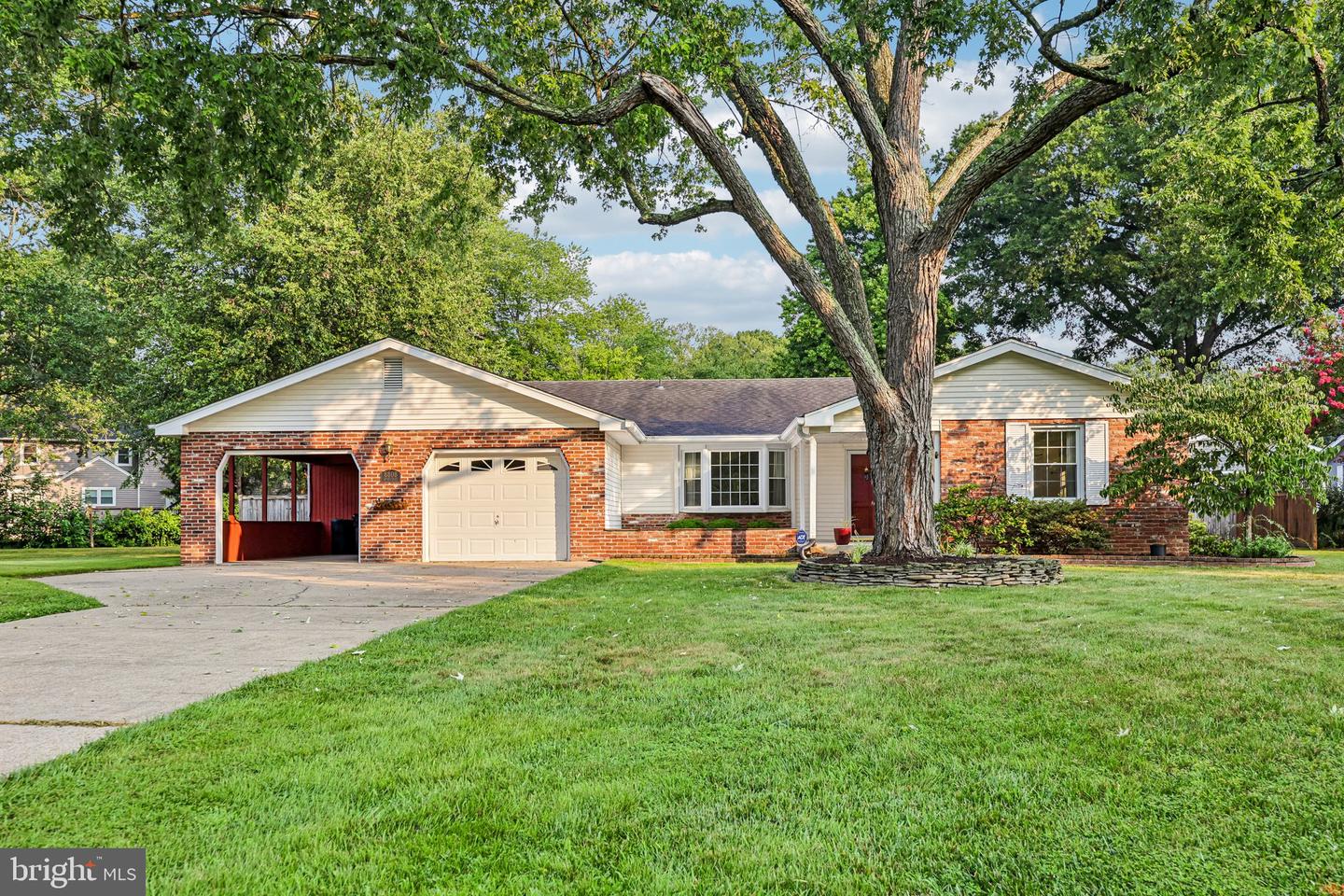 8808 Mcnair Dr Property Photo 1