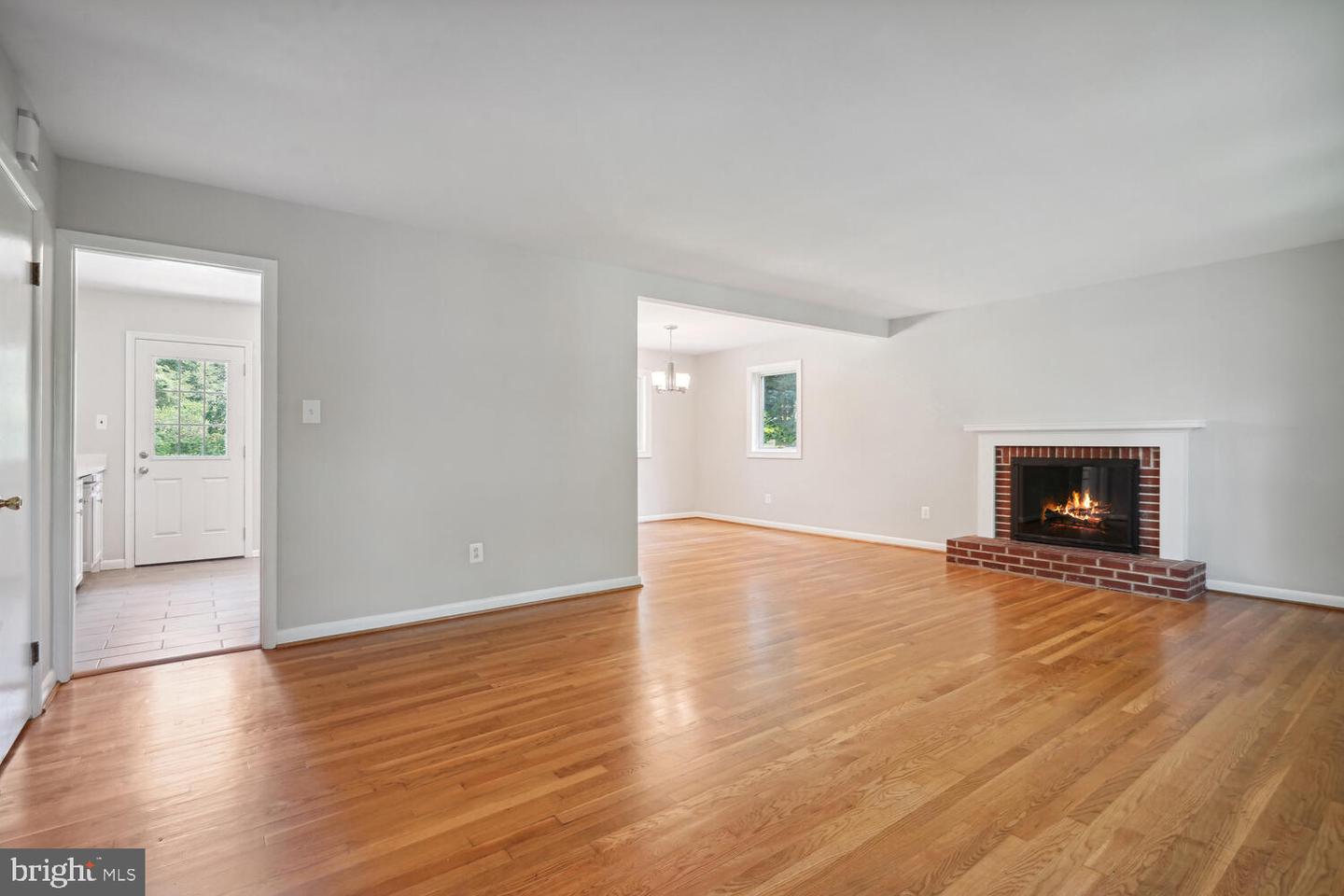 1633 Warner Ave Property Photo 2