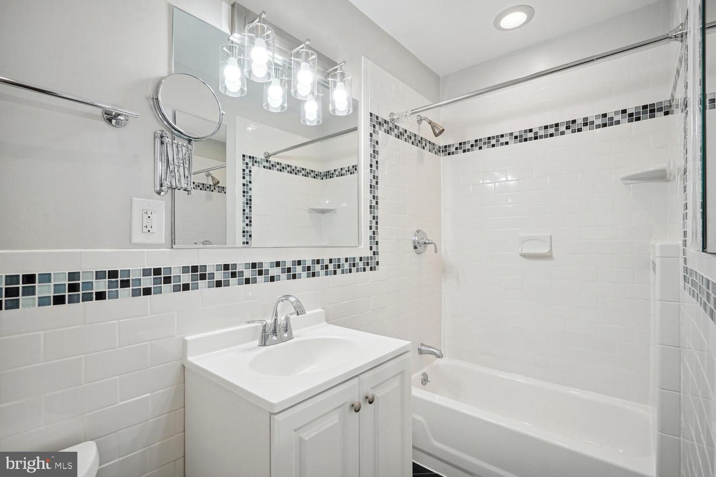1633 Warner Ave Property Photo 12