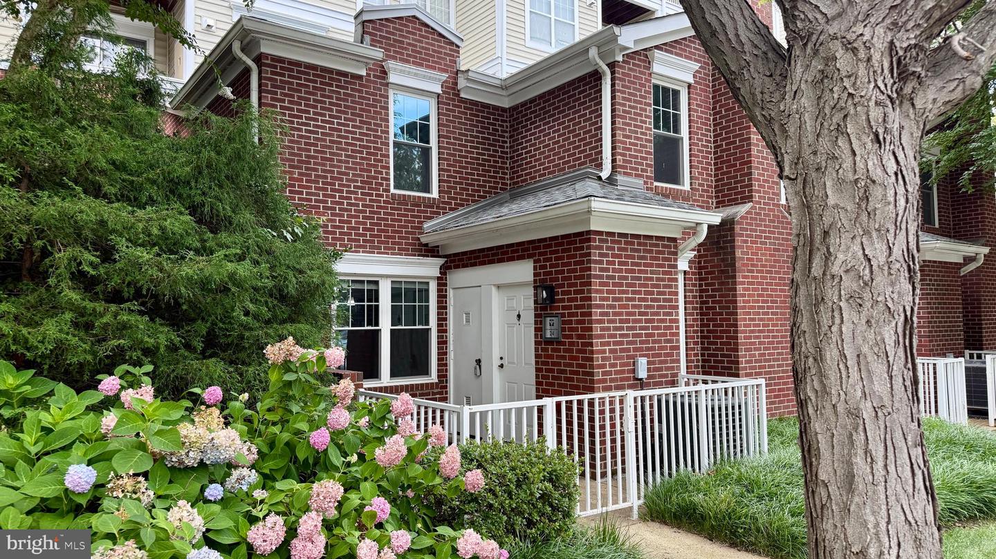 1641 International Dr #th-24 Property Photo 2