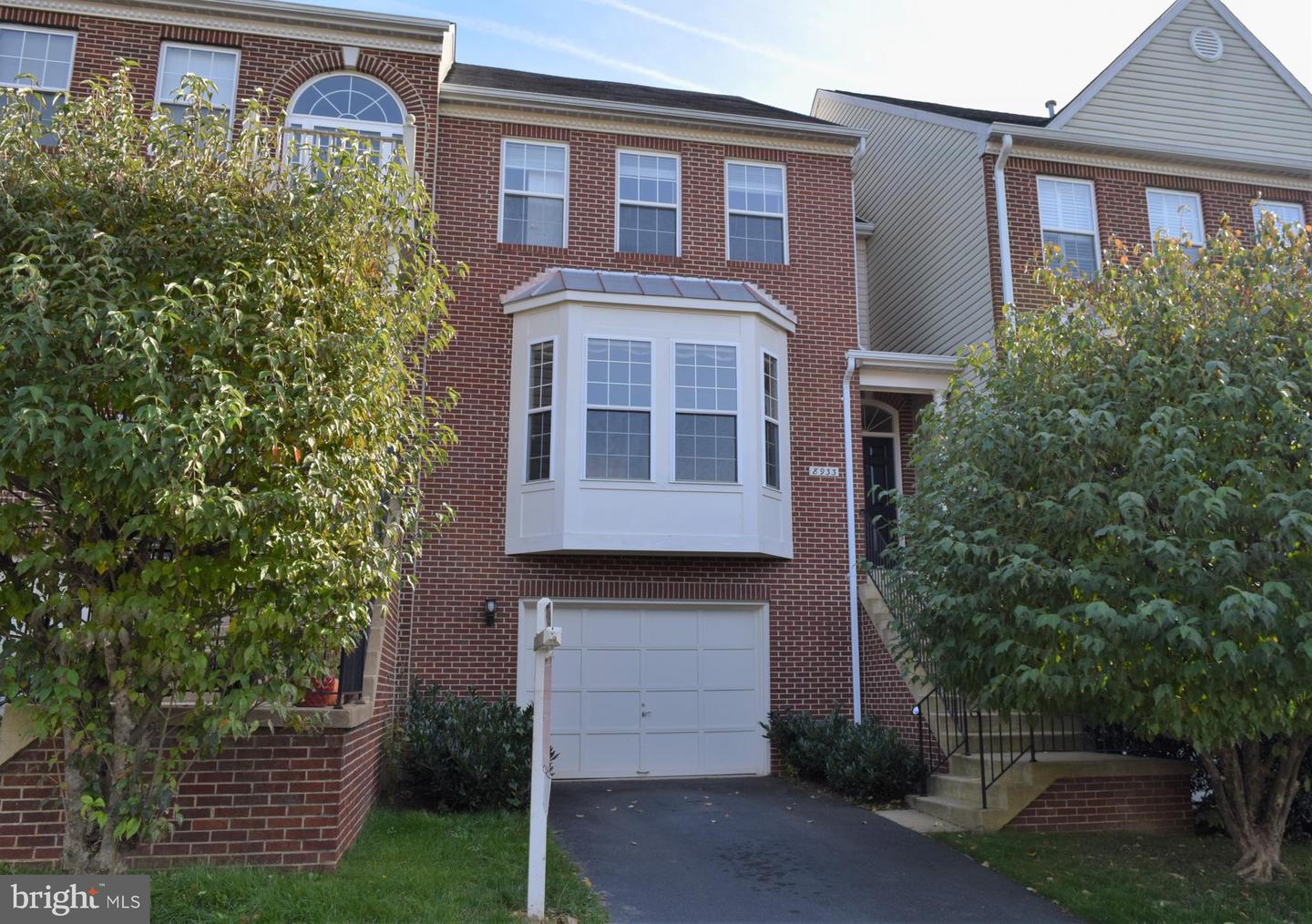 8933 ROYAL ASTOR WAY Property Photo 1