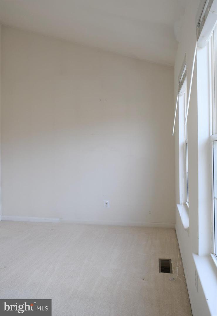 8933 Royal Astor Way Property Photo 33