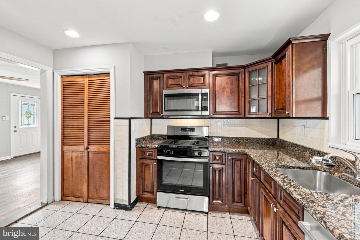 6607 Dorset Dr Property Photo 8