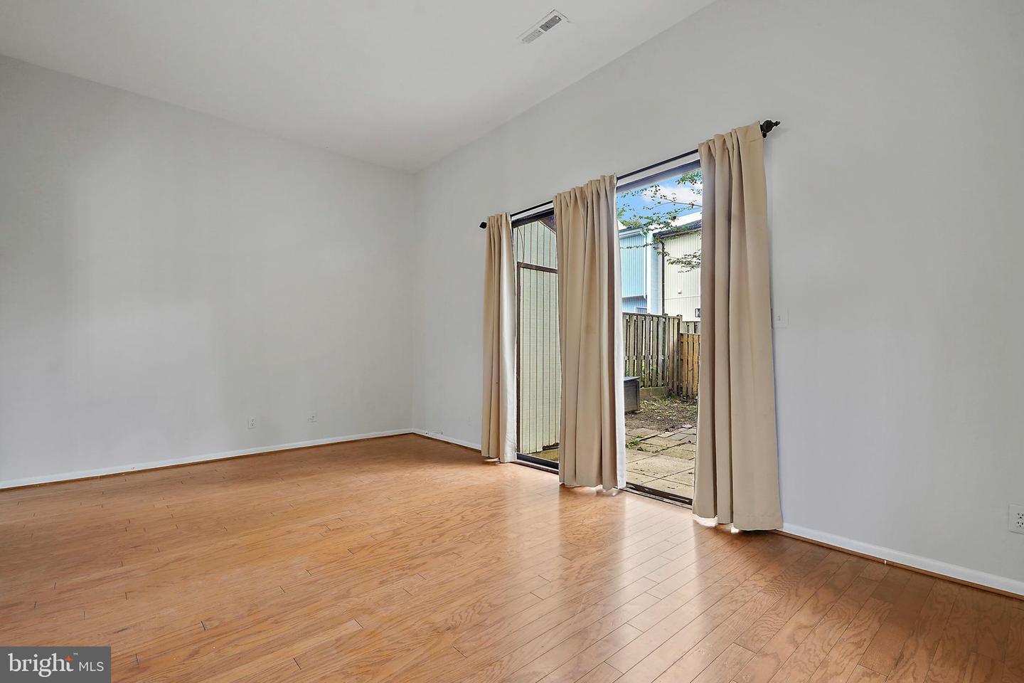 6351 Rockshire St Property Photo 10