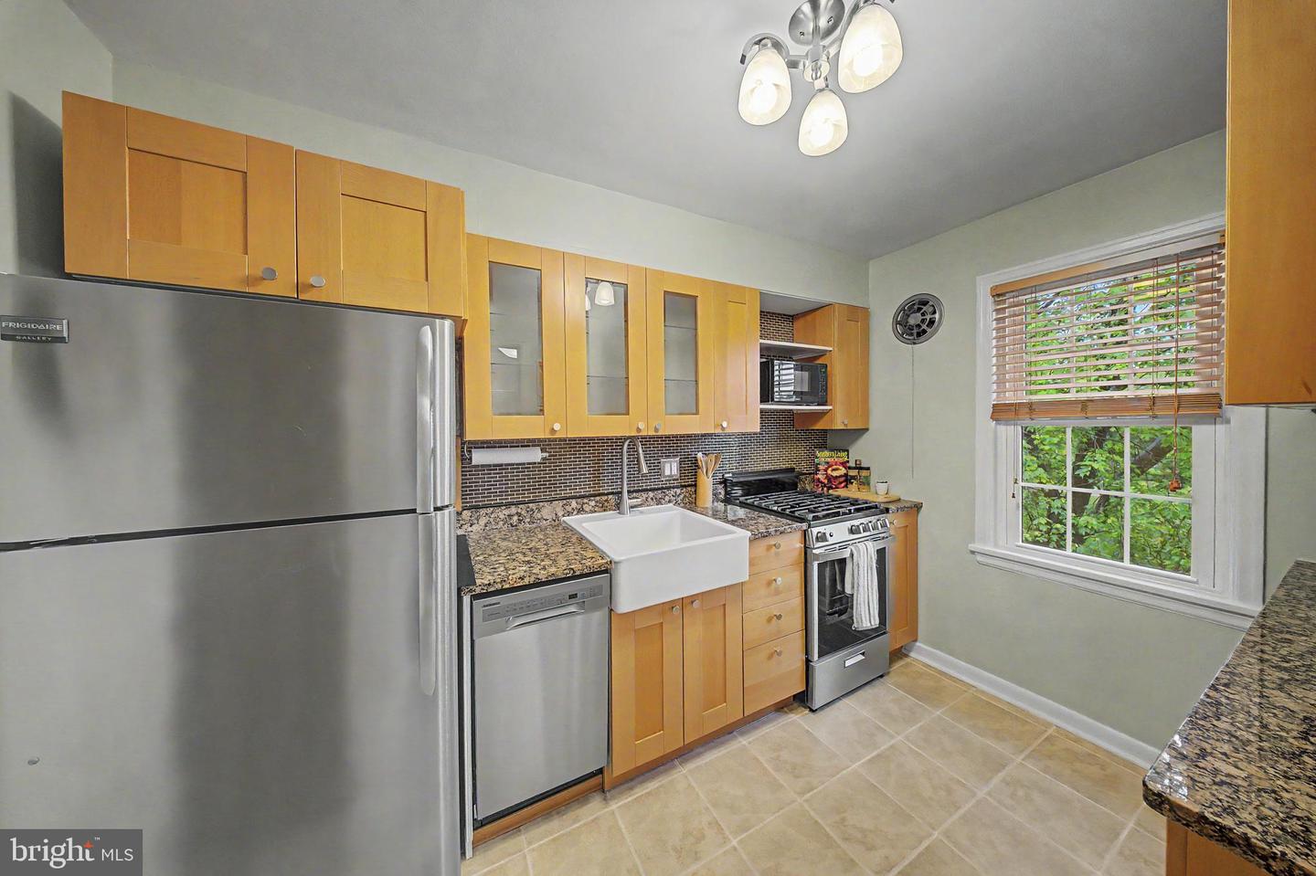 6607 Potomac Ave #c2 Property Photo 9