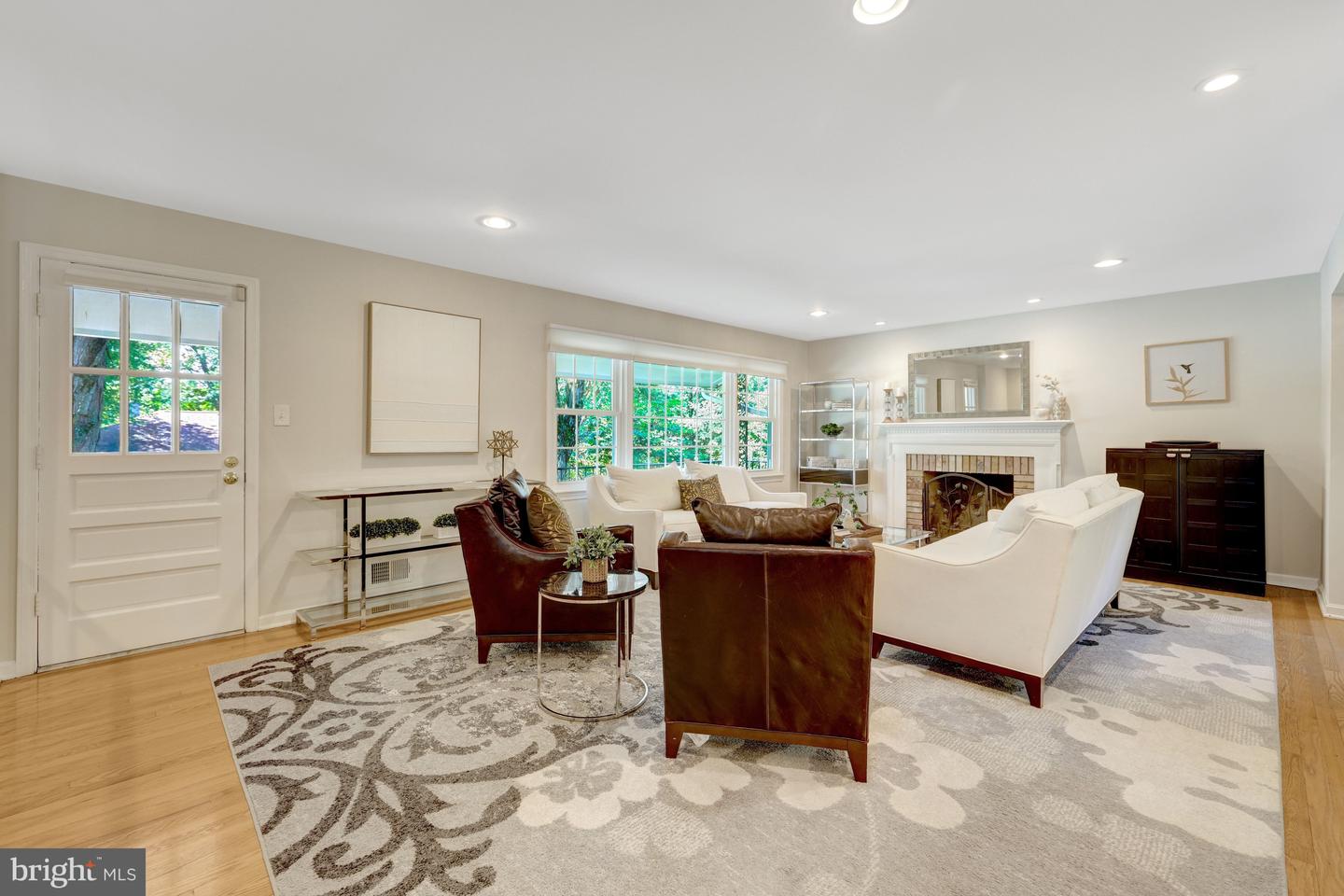 8006 Birnam Wood Dr Property Photo 3