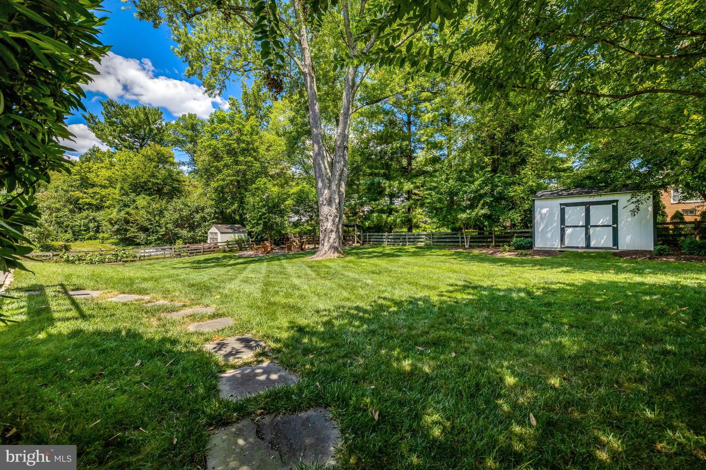8006 Birnam Wood Dr Property Photo 16