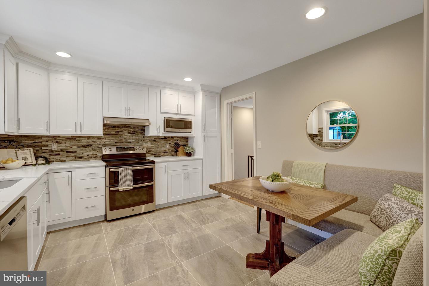 8006 Birnam Wood Dr Property Photo 32