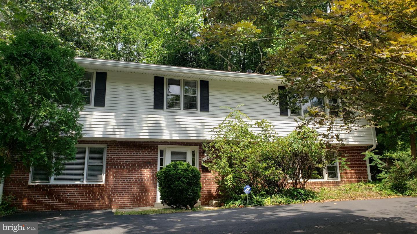 6916 CHURCHILL RD Property Photo 1
