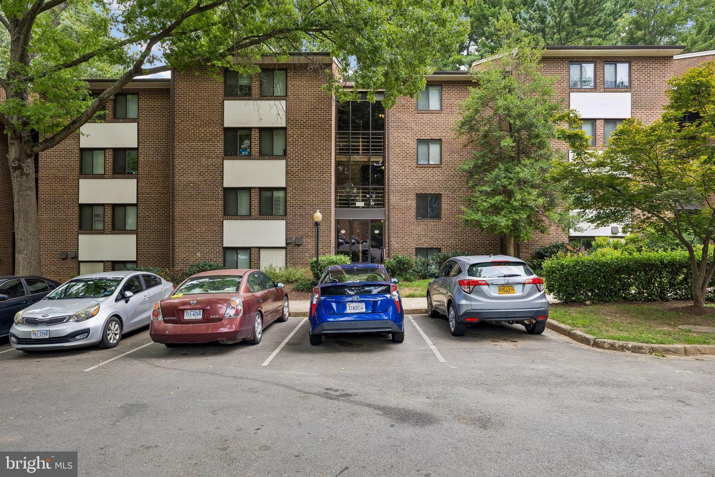 1554-1a Northgate Sq #apt 1a Property Photo 1