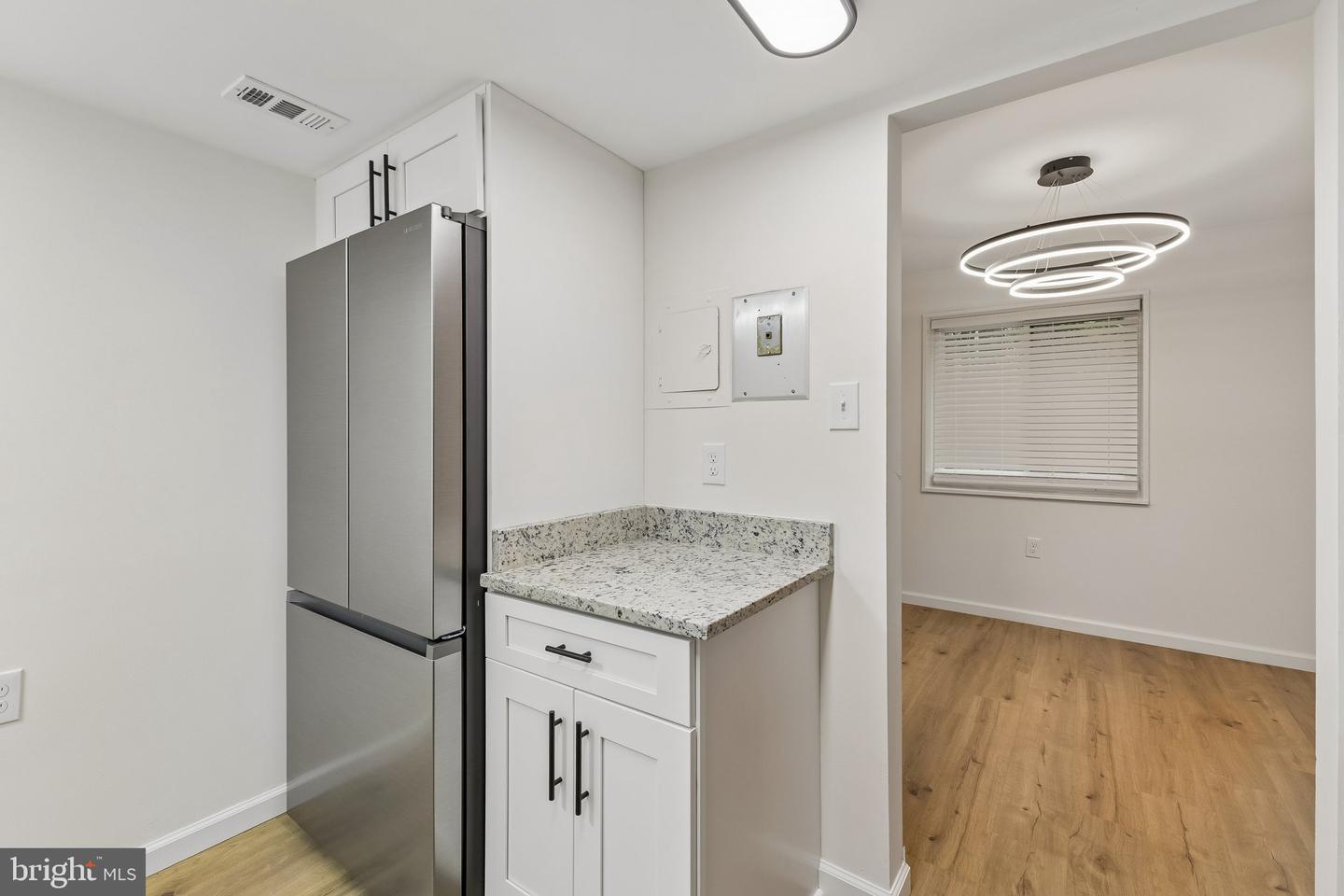 1554-1a Northgate Sq #apt 1a Property Photo 6