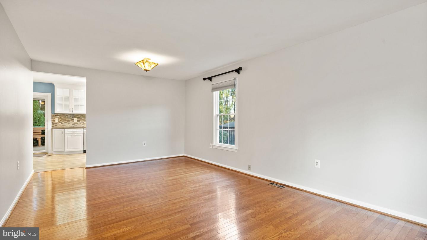4453 Holly Ave Property Photo 6