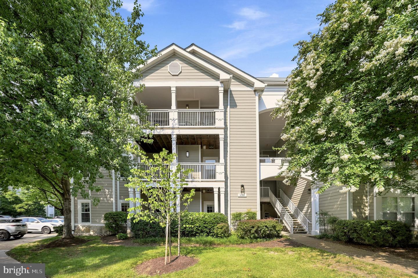 1701 Lake Shore Crest Dr #16 Property Photo 2