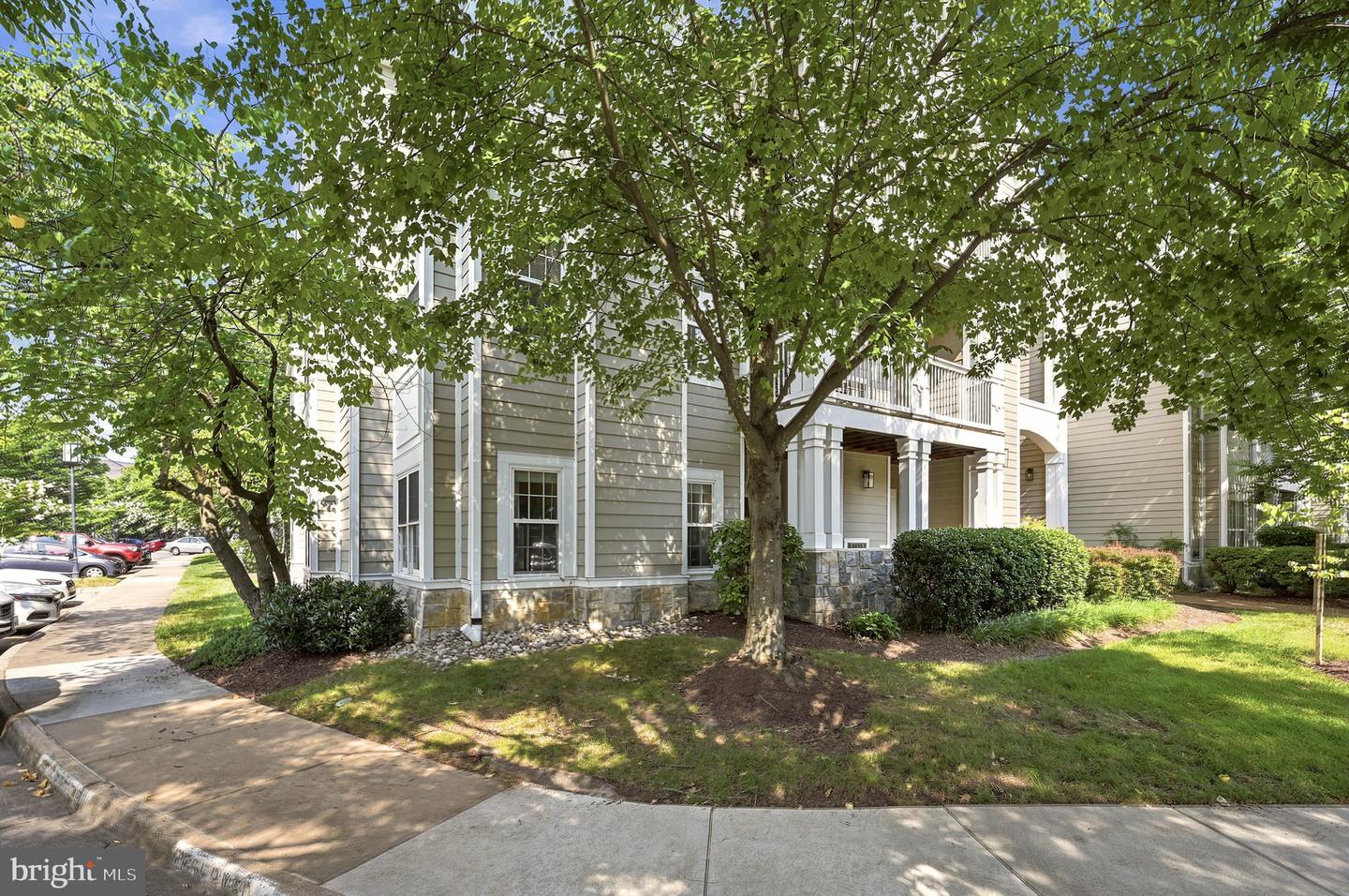 1701 Lake Shore Crest Dr #16 Property Photo 3