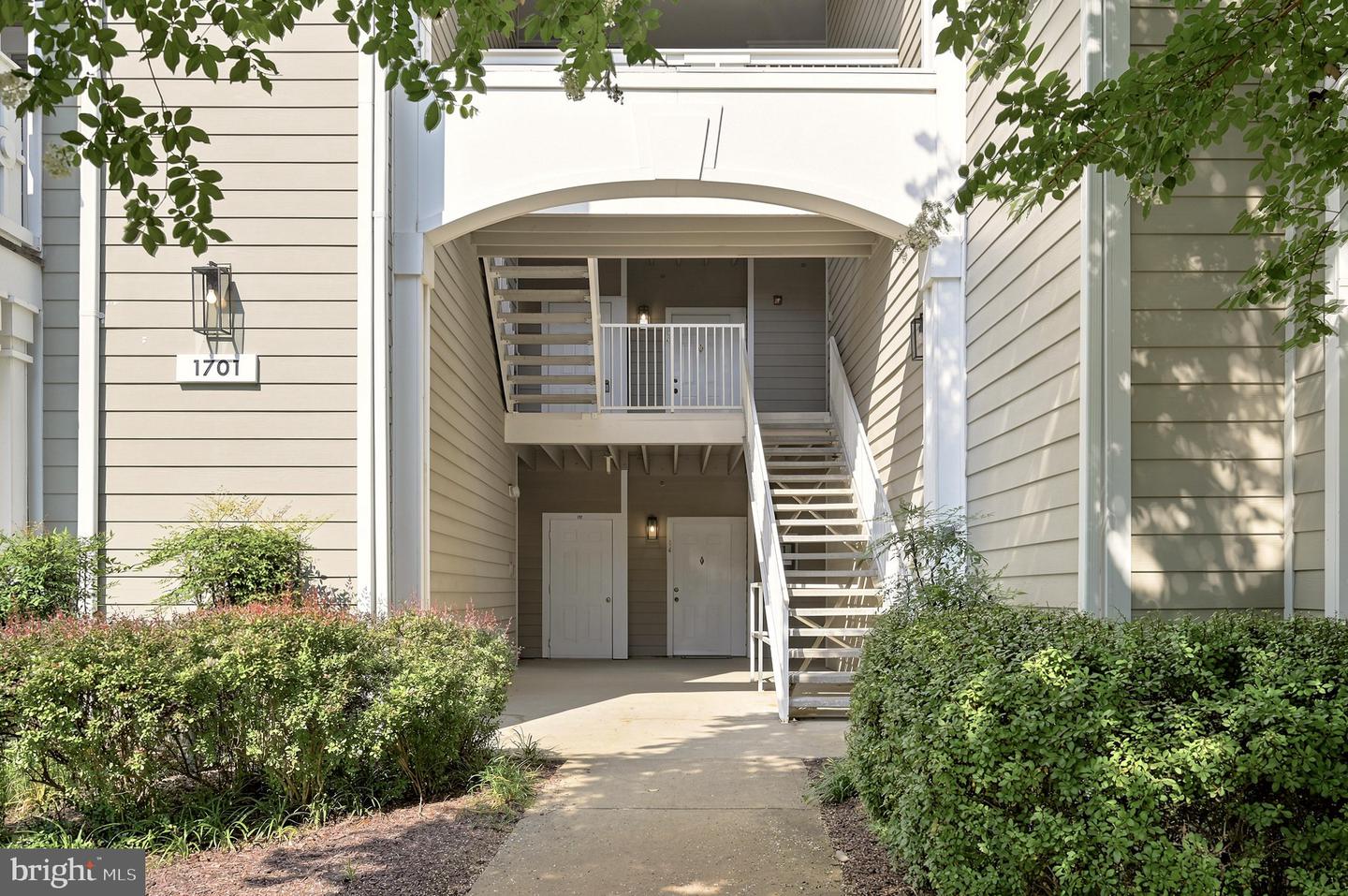 1701 Lake Shore Crest Dr #16 Property Photo 4