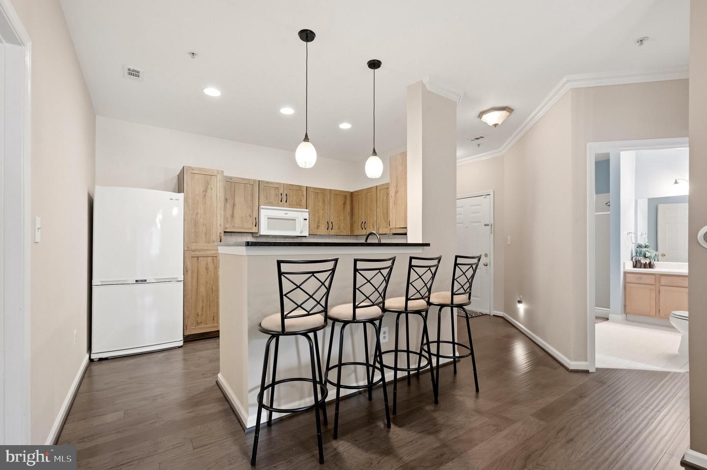 1701 Lake Shore Crest Dr #16 Property Photo 16