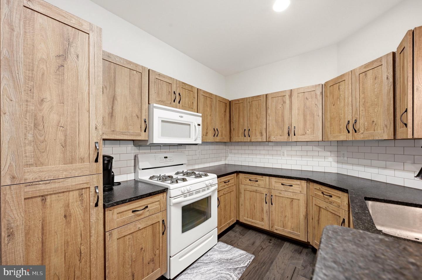 1701 Lake Shore Crest Dr #16 Property Photo 18