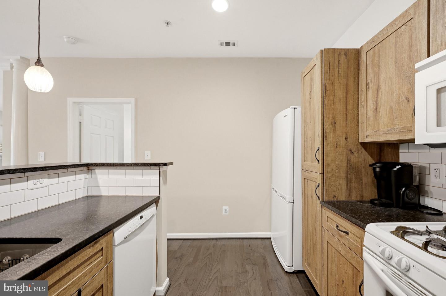 1701 Lake Shore Crest Dr #16 Property Photo 21