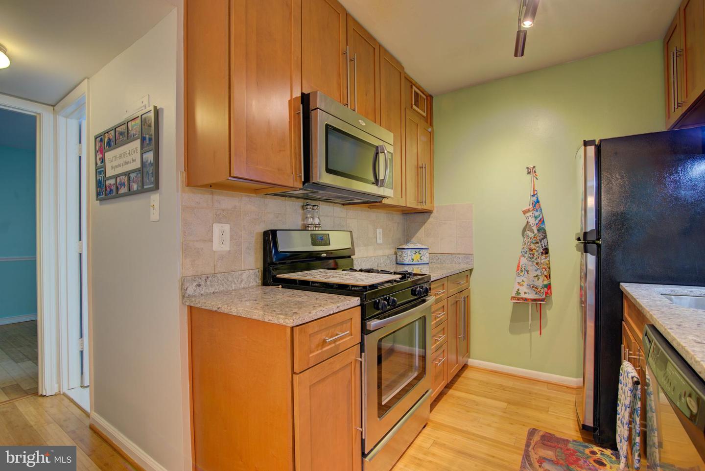 4909 Americana Dr #t6 Property Photo 6