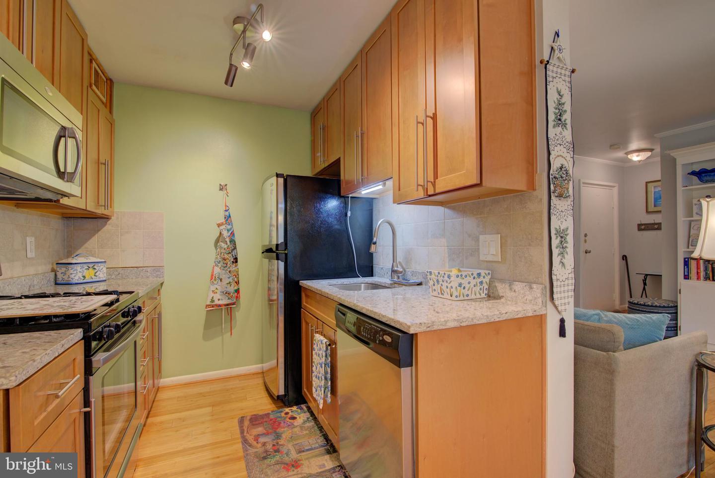 4909 Americana Dr #t6 Property Photo 7