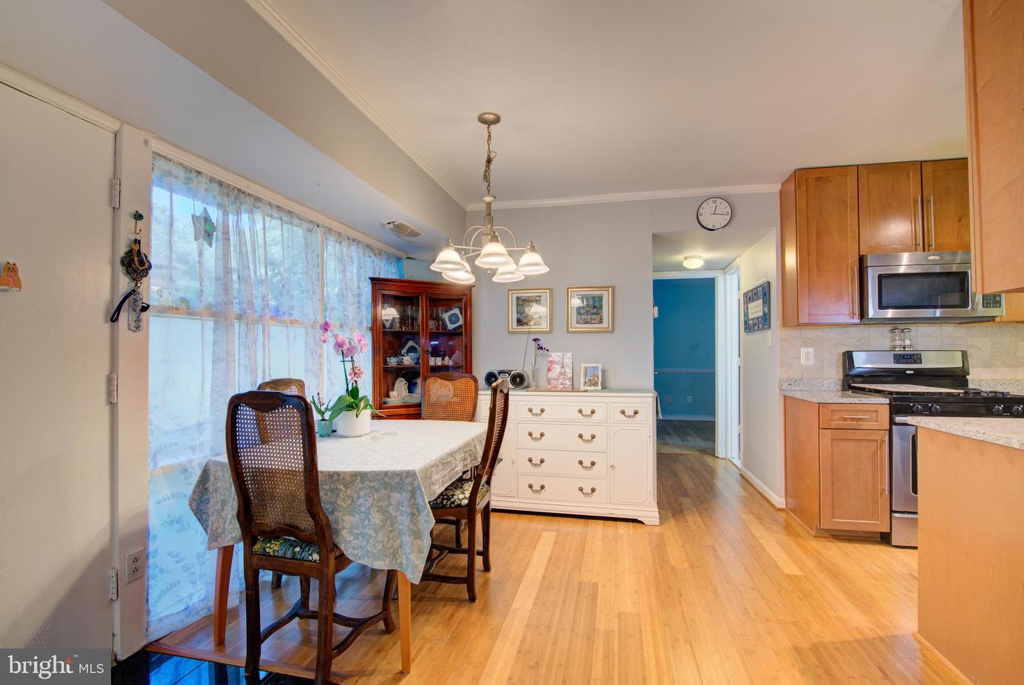4909 Americana Dr #t6 Property Photo 8