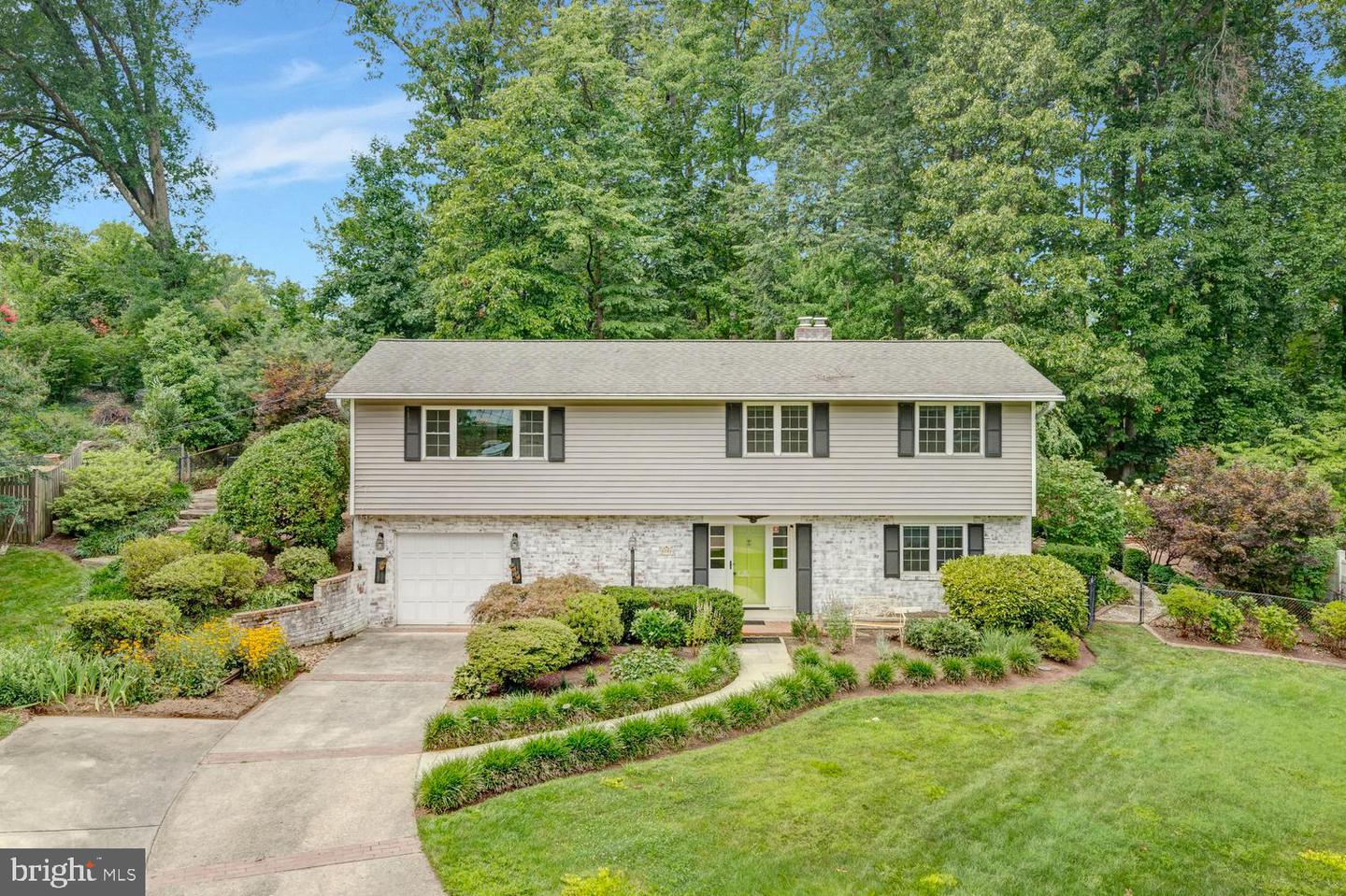 8704 Greystone Pl Property Photo 1