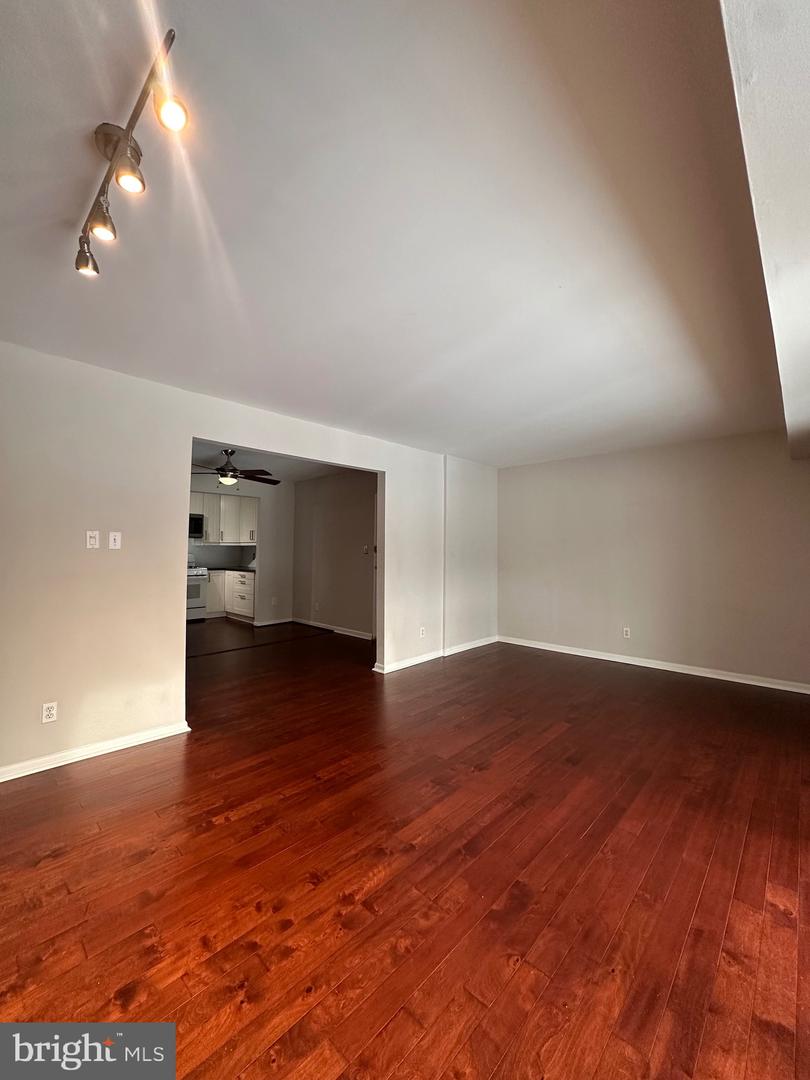 11625 Vantage Hill Rd #22b Property Photo 4