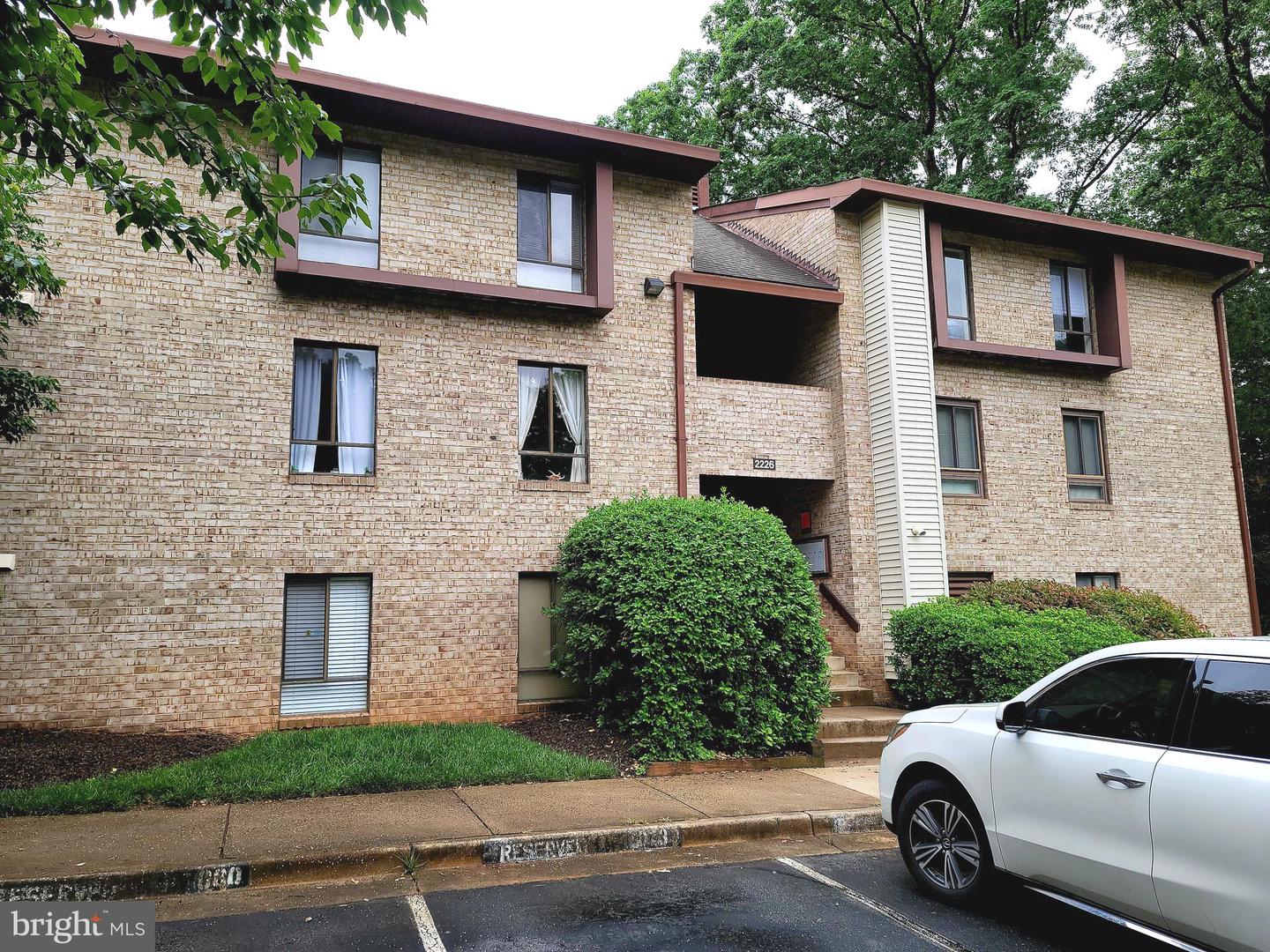 2226 CASTLE ROCK SQ #1B Property Photo 1