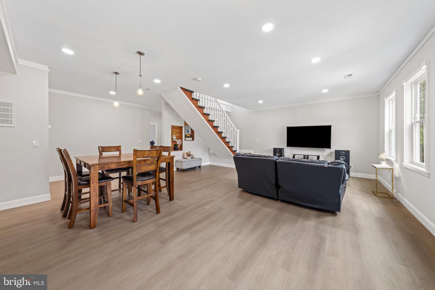 6467 Third St Property Photo 5