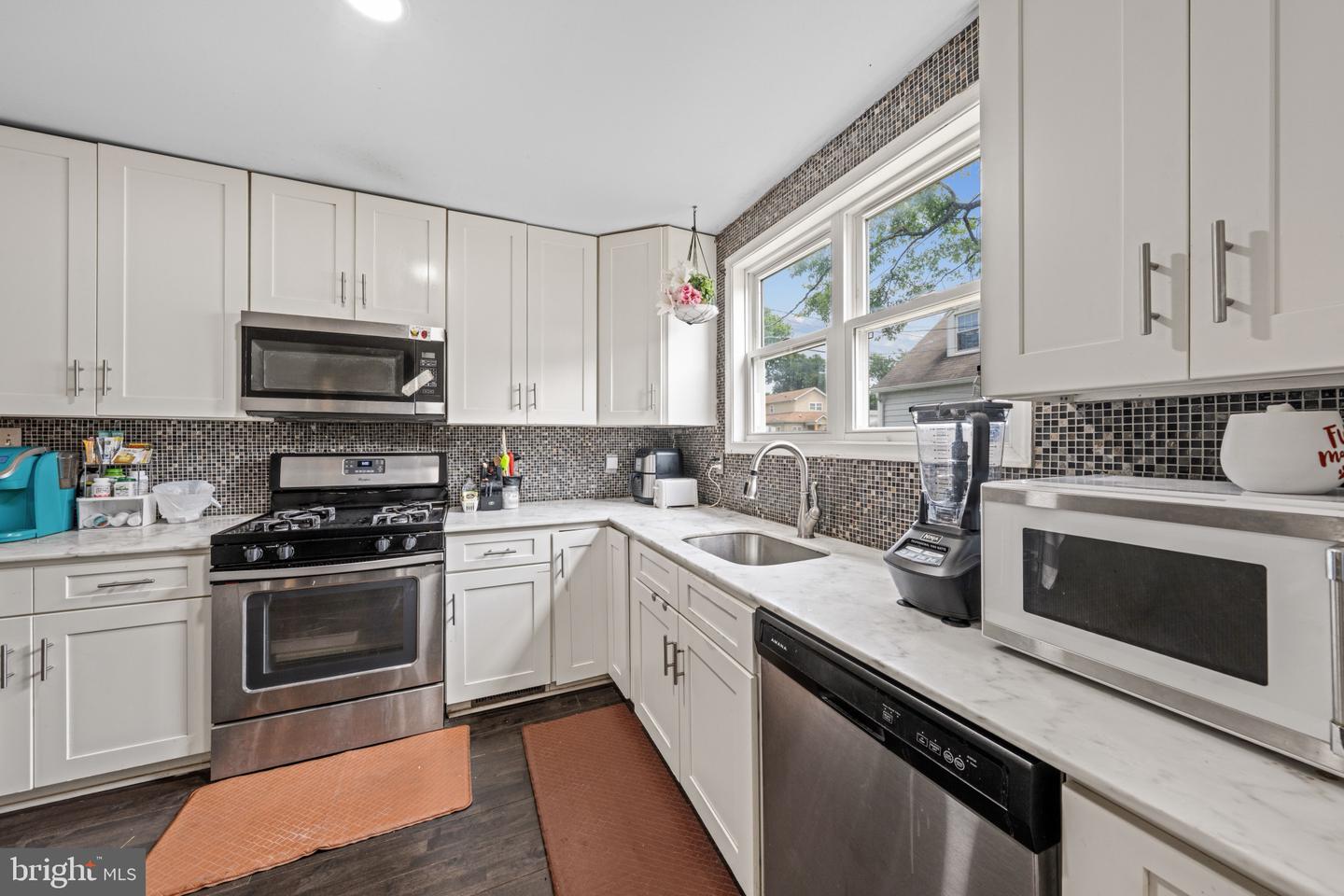 6467 Third St Property Photo 17
