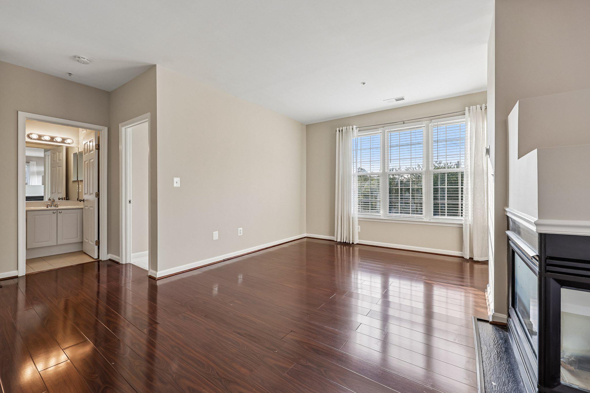 4200 Mozart Brigade Ln #v Property Photo 9