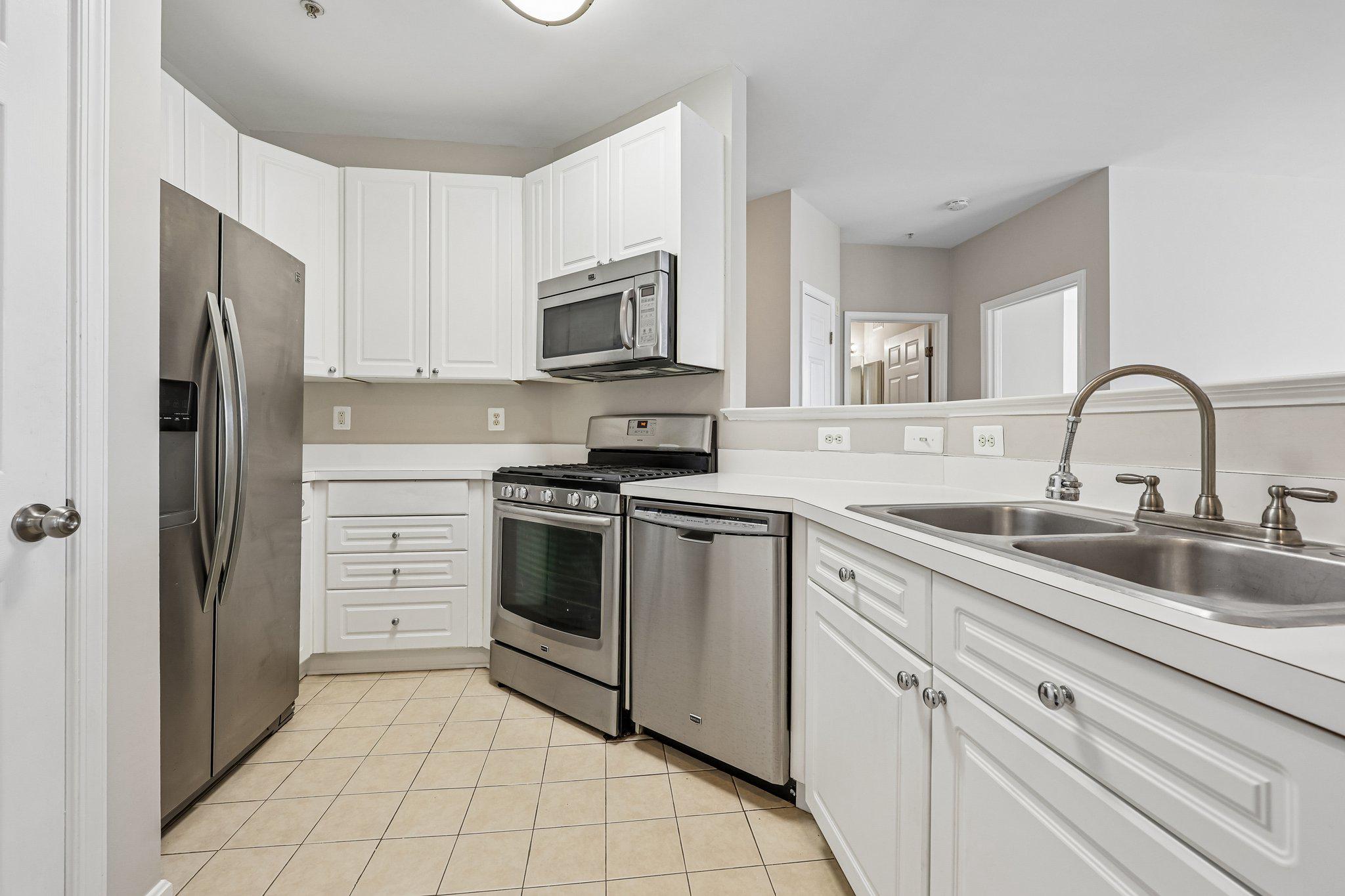 4200 Mozart Brigade Ln #v Property Photo 13