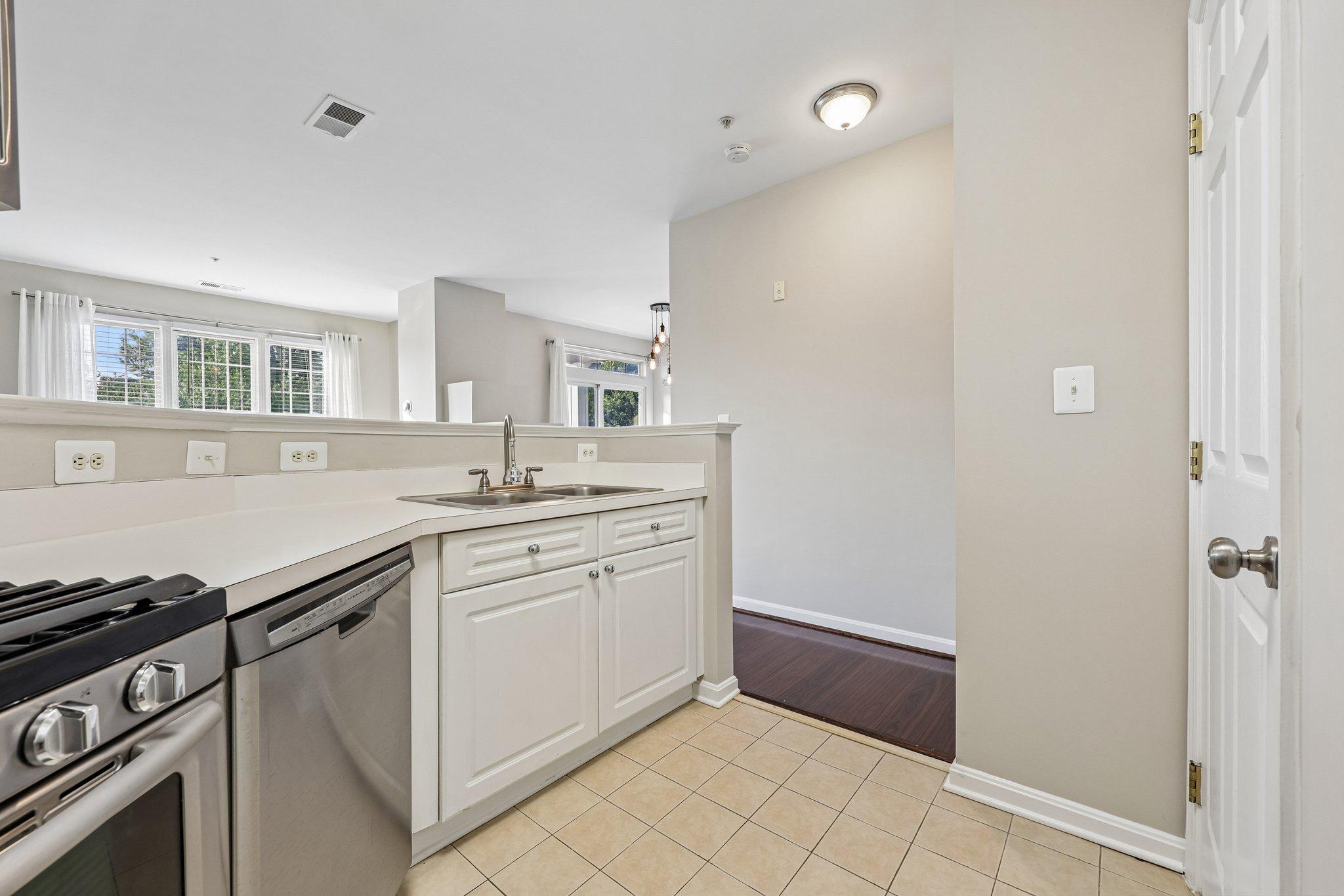 4200 Mozart Brigade Ln #v Property Photo 14