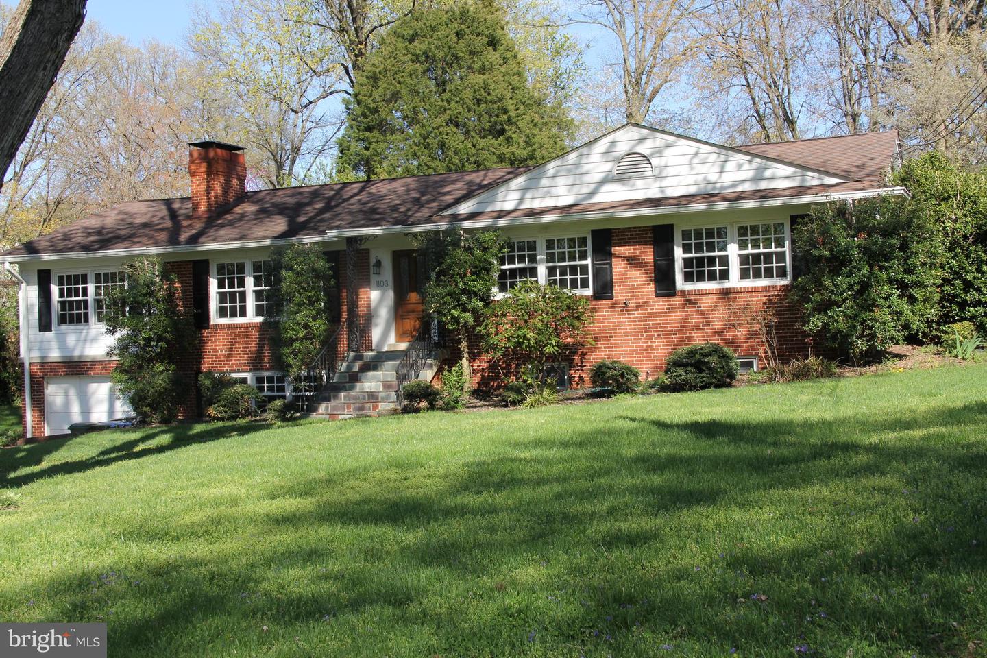 1103 Delf Dr Property Photo 1