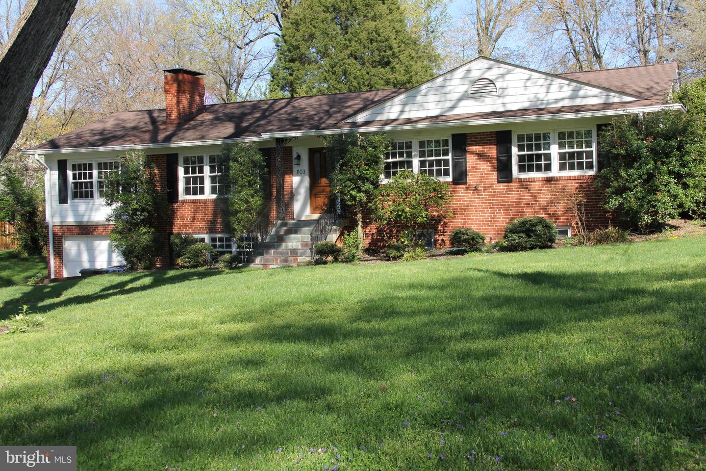 1103 Delf Dr Property Photo 2