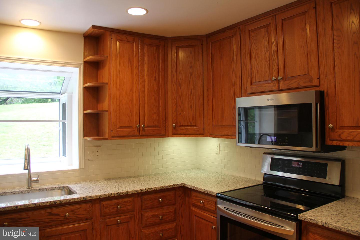 1103 Delf Dr Property Photo 3
