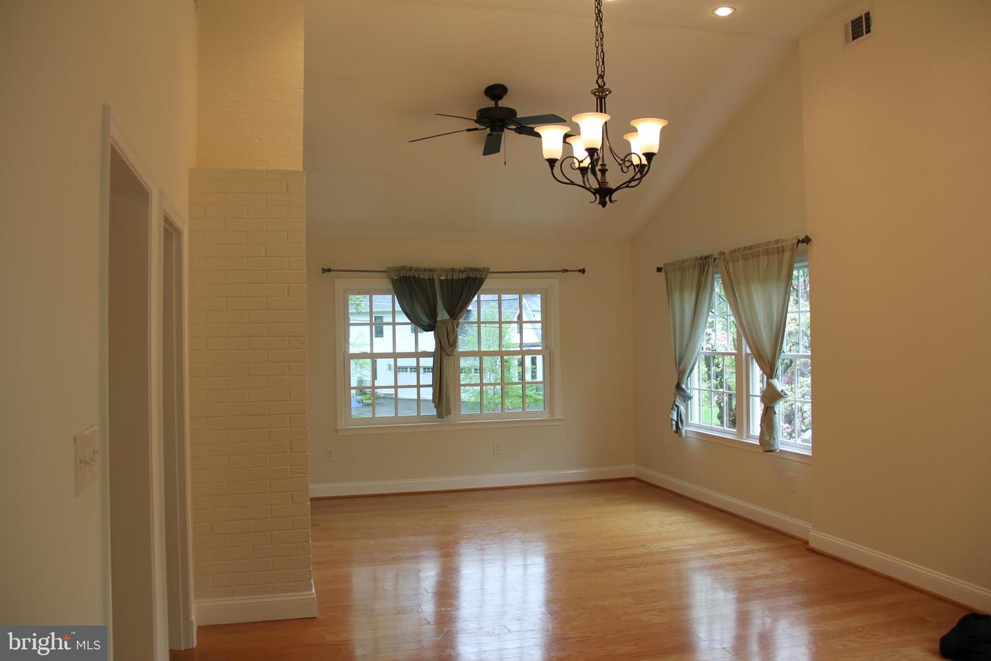 1103 Delf Dr Property Photo 5