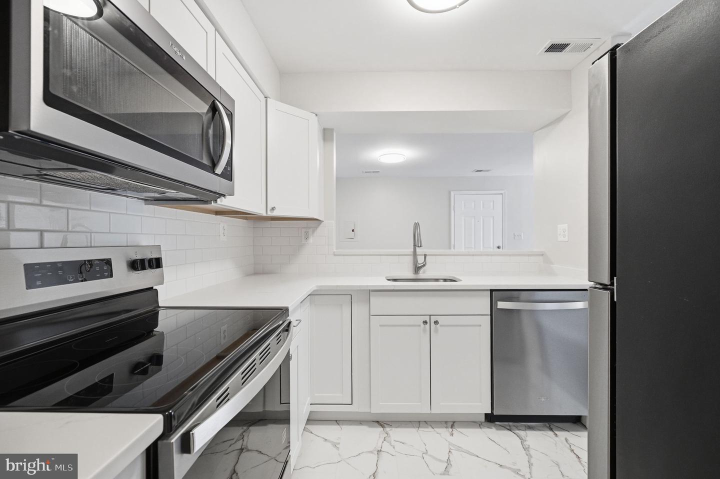 6911 Mary Caroline Cir #a Property Photo 11