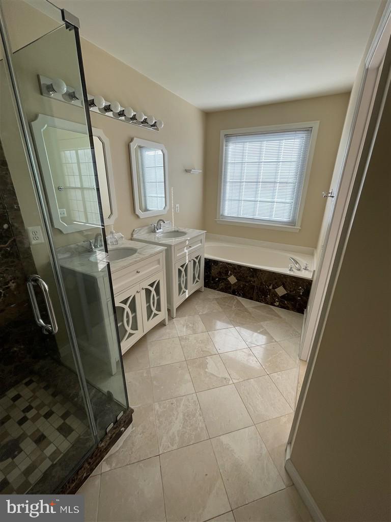 7507 Lamoyne Ct Property Photo 19